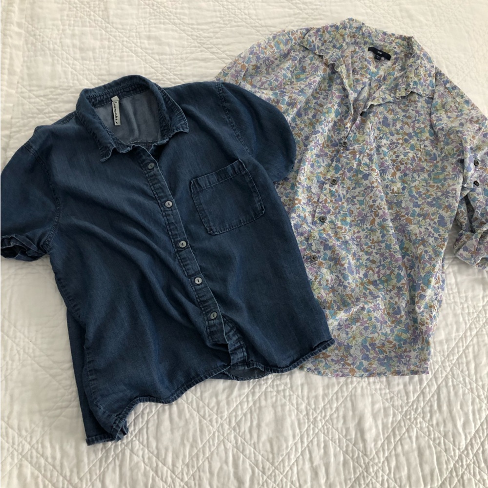 EUC Set of 2 Women’s Button-Up Shirts: 1 Floral and 1 Denim Short-Sleeve